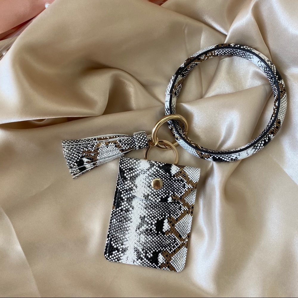 Snake Skin Print Keychain Bracelet - Picture 4 of 10